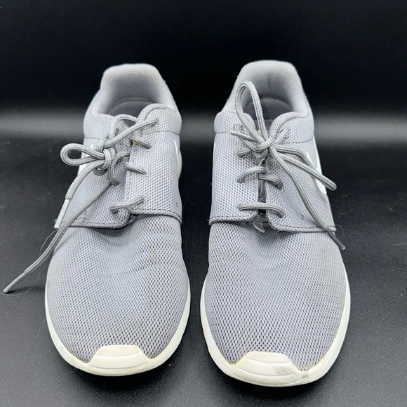 gray & white Nike Roshe One running shoes size 8 - Picture 2 of 6